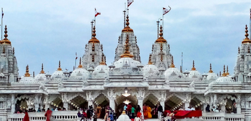 Shree Swaminarayan Main Mandir, Rajkot, Gujarat - Vushii.com Shree Swaminarayan Main Mandir, Rajkot, Gujarat - Vushii.com